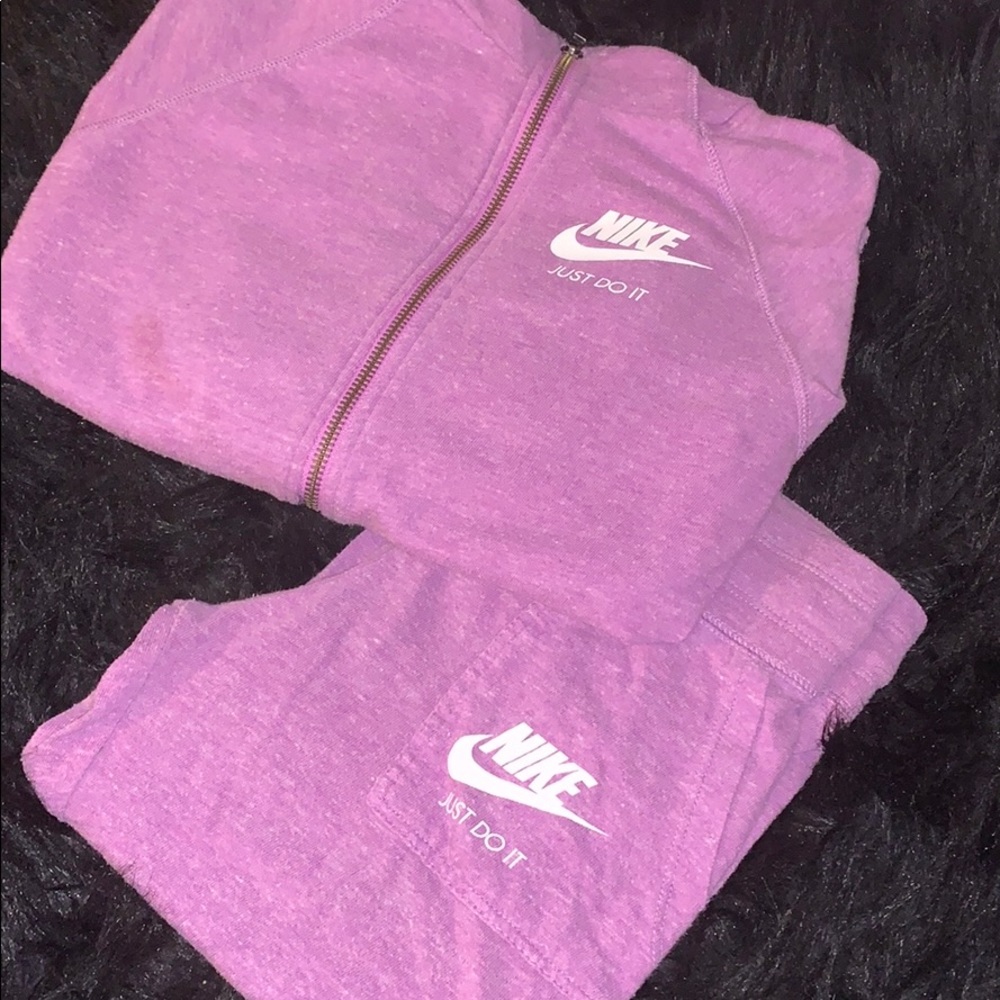 Comfy purple Nike sweatsuit💜 #styledbydayy